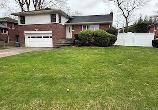 748 Leslie Ln, East Meadow, NY 11554