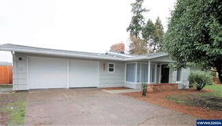 623 Shangri la Ave NE, Salem, OR 97303