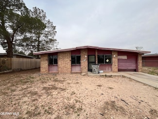 9358 El Vergel Dr, El Paso, TX 79907