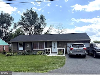 420 Redwood Dr, Lancaster, PA 17603
