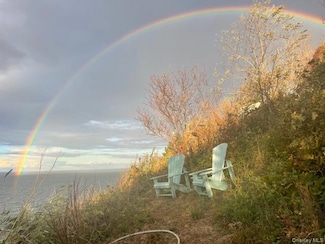 24 Cliff Way, Calverton, NY 11933