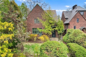 303 Le Roi Rd, Pittsburgh, PA 15208