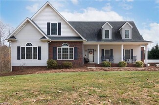 139 Knob Hill Ln, Pilot Mountain, NC 27041