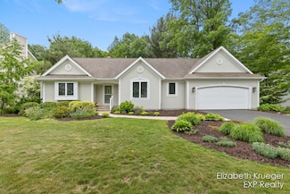 14612 Woodpine Dr, Holland, MI 49424