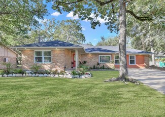 1711 N Thompson St, Conroe, TX 77301