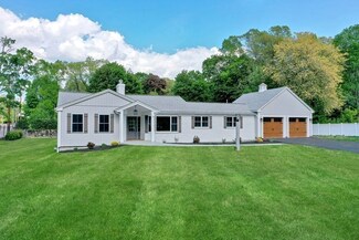 2 Briarcliff Rd, Hopedale, MA 01747