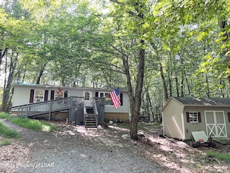 65 Windsor Rd, Hawley, PA 18428