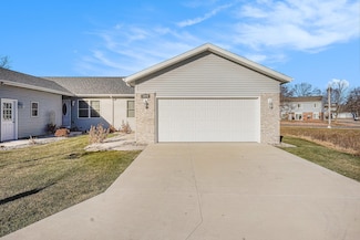 1218 Silver Ridge Ct, Greenville, MI 48838