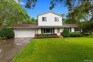 4327 Lancashire, Milford, MI 48380