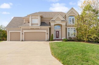 5604 NE Holiday Dr, Lees Summit, MO 64064