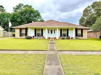 5424 Foxridge Dr, Baton Rouge, LA 70817