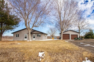 1056 150th Ave, Knoxville, IA 50138