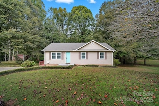 4168 Forest Point Dr, Hickory, NC 28602