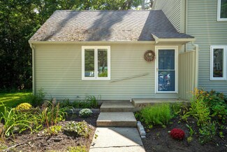 18 High Bluff Dr, Kennebunk, ME 04043