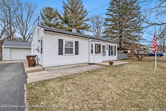 725 E Columbia St, Mason, MI 48854