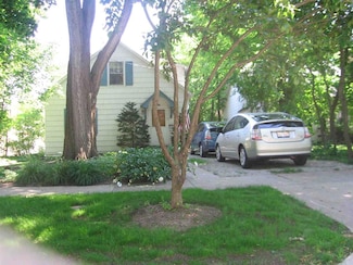 943 Pleasant Ave, Highland Park, IL 60035