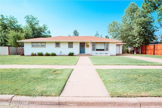 825 W Tennessee St, Floydada, TX 79235