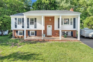 919 Halifax Cir, Vinton, VA 24179