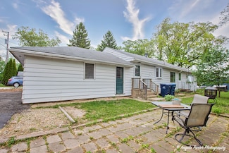 28069 N Lake Dr, Wauconda, IL 60084