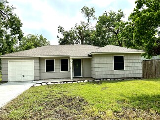 923 Foster Ave, Pasadena, TX 77506