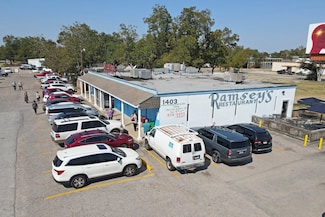 1403 N Navarro St, Victoria, TX 77901