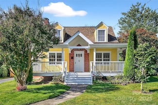 109 N Dougherty St, Black Mountain, NC 28711