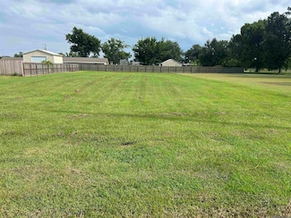 643 Oak St, Hahnville, LA 70057