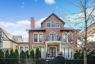 69-36 Dartmouth St, Flushing, NY 11375