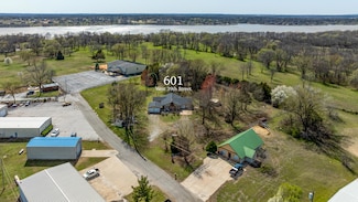 601 39th St, Grove, OK 74344