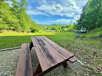 336 Arrowhead Dr, Fries, VA 24330