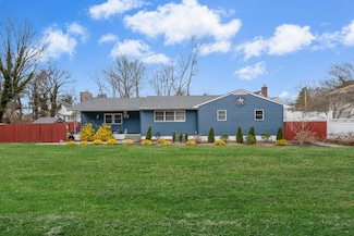 86 Hulse Ave, Wading River, NY 11792