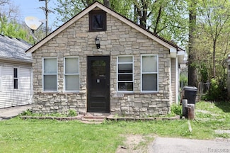 1833 Cass Lake Rd, Keego Harbor, MI 48320