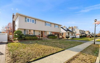 1053 Lorraine Dr, Franklin Square, NY 11010