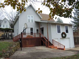 110 Clowney St, Mineral Point, WI 53565