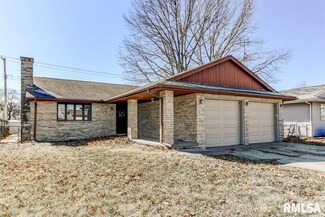 1221 Pine Ln, Auburn, IL 62615