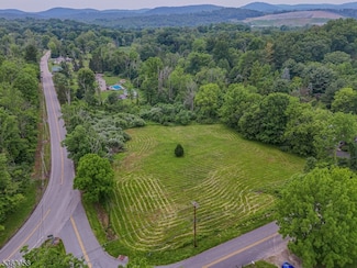 79 Green Pond Rd, White, NJ 07823