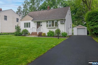 447 Dorchester Rd, Ridgewood, NJ 07450