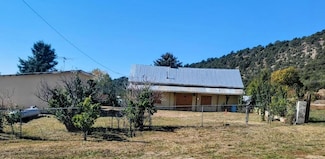12 Camino Del Medio, Vadito, NM 87579