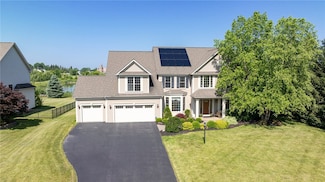 4 Crowne Pointe Dr, Penfield, NY 14526
