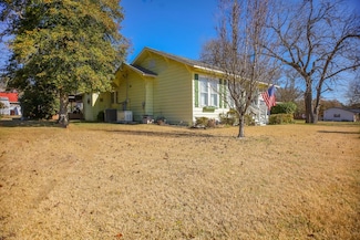 160 E Crockett St, Jasper, TX 75951