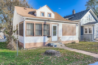 2922 Sheridan Ave N, Minneapolis, MN 55411