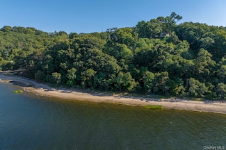 116 White Hill Rd, Cold Spring Harbor, NY 11724