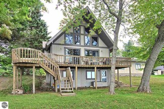 10010 N Lake St, Alden, MI 49612
