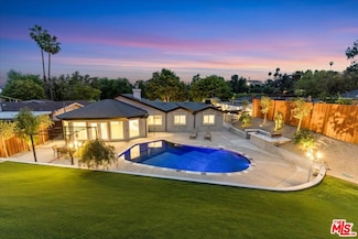 5715 Oso Ave, Woodland Hills, CA 91367