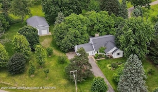 718 Hogsback Rd, Mason, MI 48854