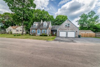 12 Elizabeth Ave, Smithfield, RI 02917