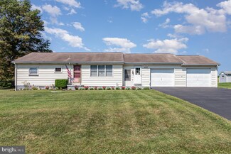 6669 Schoolhouse Rd, Hershey, PA 17033
