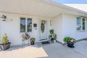 11 Friendly Rd, Hicksville, NY 11801