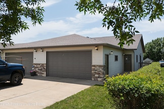 952 17th St E, Dickinson, ND 58601