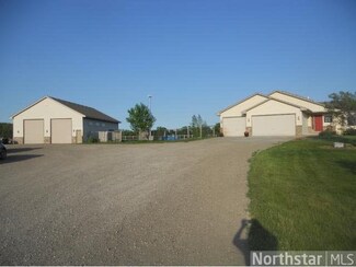 22761 22761 Holly St NW, Oak Grove, MN 55005